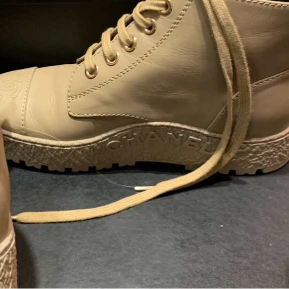 EUC Authentic 2021 Chanel Interlocking CC Logo Lace-up Combat Boots Ecru/Beige - Picture 6 of 7
